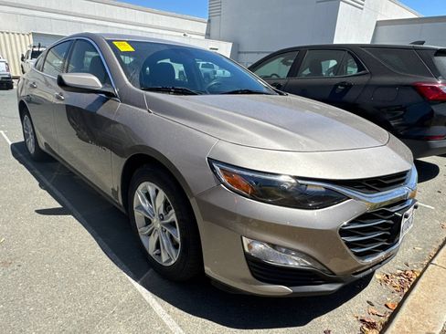 Used 2025 Chevrolet Malibu LT FWD image 2