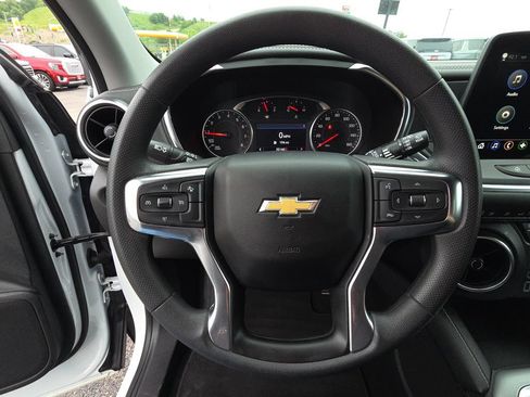 Used 2025 Chevrolet Blazer LT AWD/4WD image 17