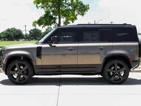 New 2026 Land Rover Defender 110 X-Dynamic SE AWD/4WD image 16