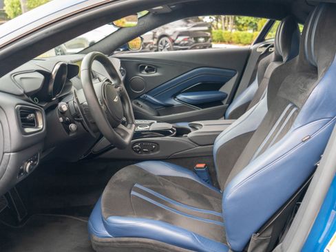 Used 2022 Aston Martin V8 Vantage Coupe image 12