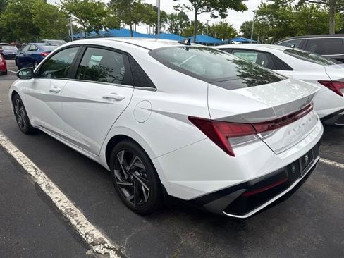 Used 2025 Hyundai Elantra Limited FWD image 7