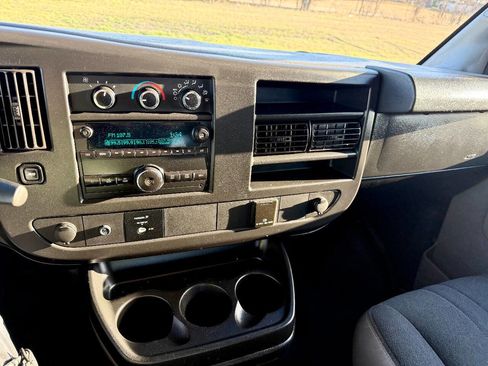 Used 2019 GMC Savana 2500 w/ Driver Convenience Package RWD image 19