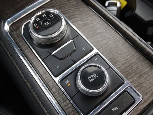 Used 2019 Ford Expedition Limited w/ Equipment Group 301A image 30