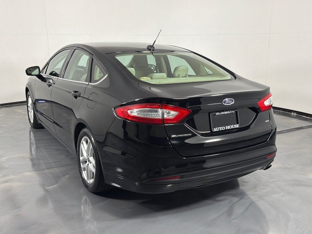 Used 2016 Ford Fusion SE FWD image 7