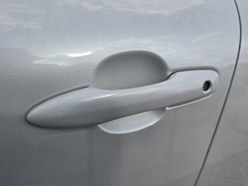 Used 2025 Toyota Corolla Cross L FWD image 9