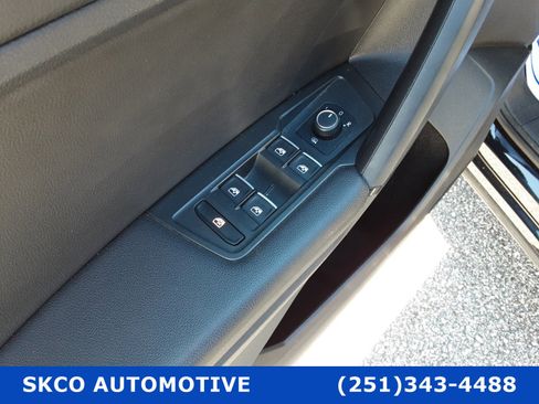 Used 2019 Volkswagen Tiguan SE w/ Panoramic Sunroof Package image 22