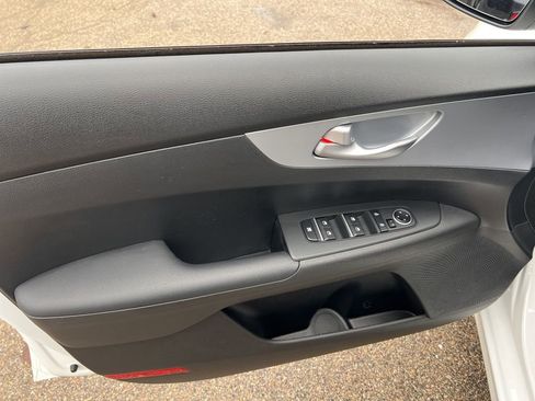 Certified 2023 Kia Forte LXS image 7