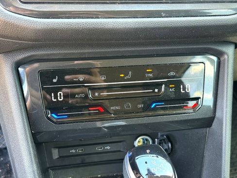 Certified 2024 Volkswagen Tiguan SE image 22