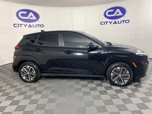 Used 2023 Hyundai Kona SE FWD image 2