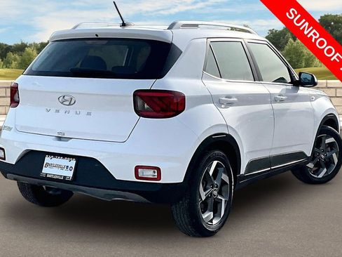 Used 2025 Hyundai Venue SEL FWD image 10