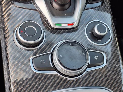 Used 2023 Alfa Romeo Stelvio Estrema AWD/4WD image 21