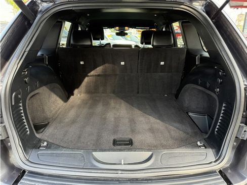 Used 2018 Jeep Grand Cherokee Altitude image 24