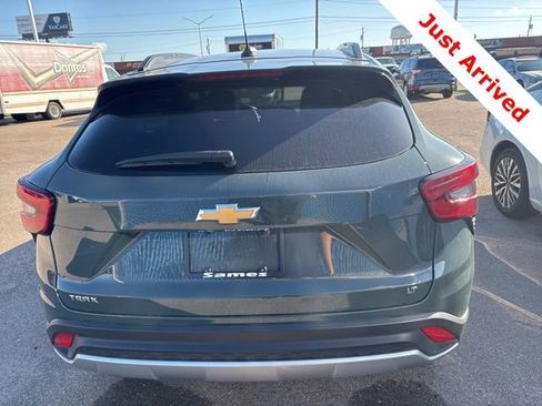 Used 2025 Chevrolet Trax LT FWD image 13
