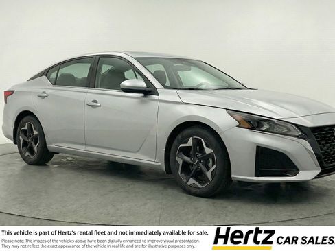 Used 2025 Nissan Altima 2.5 SV image 1