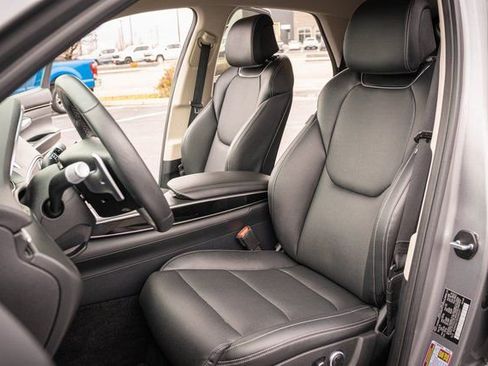 Used 2025 Genesis GV70 2.5T AWD/4WD image 12