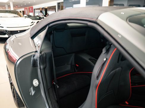 Used 2024 Ferrari Roma Spider image 28