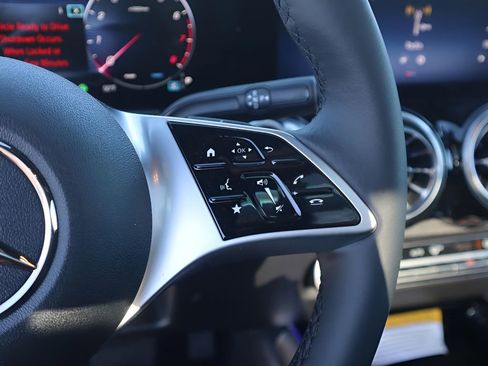 New 2026 Mercedes-Benz GLB 250 4MATIC image 40