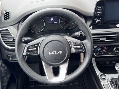 Used 2023 Kia Seltos LX image 11