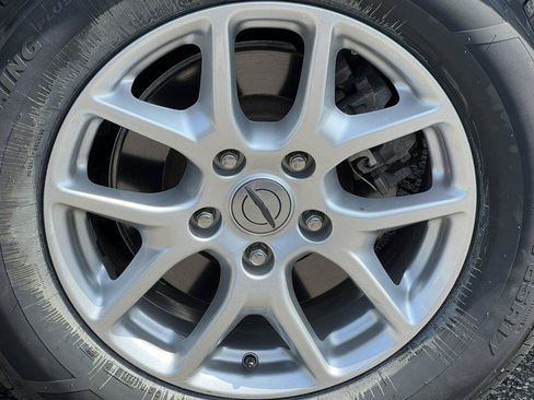 Used 2023 Chrysler Pacifica Touring FWD image 8