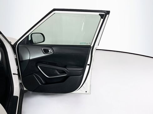 Used 2024 Kia Soul LX w/ Option Group 015 image 30