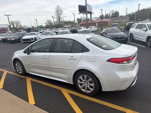 Used 2022 Toyota Corolla LE image 12