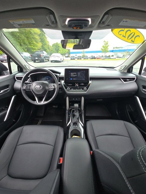 Used 2025 Toyota Corolla Cross XLE w/ Convenience Package AWD/4WD image 15