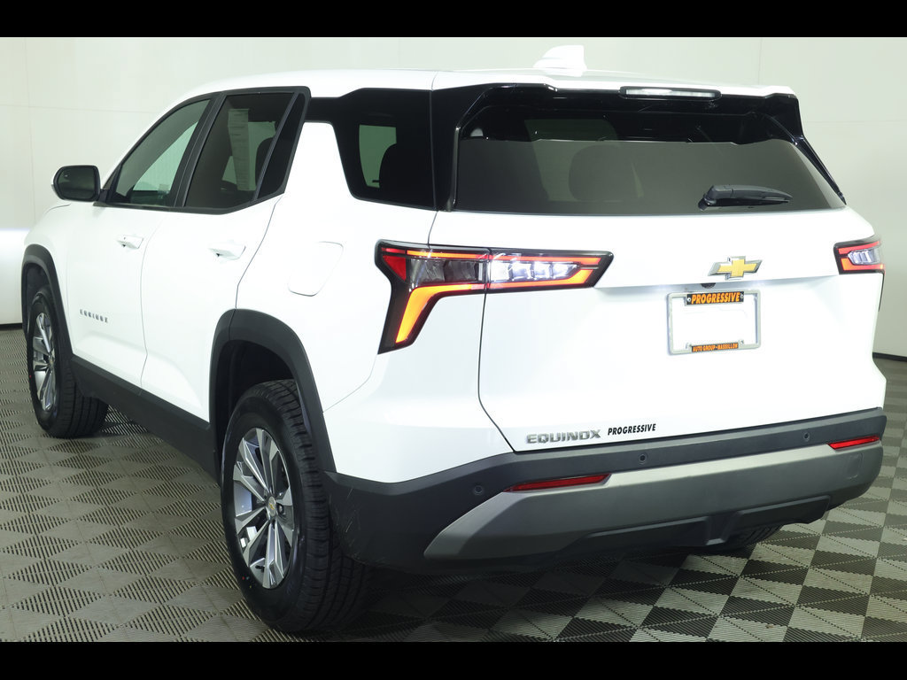 Used 2025 Chevrolet Equinox LT FWD image 12