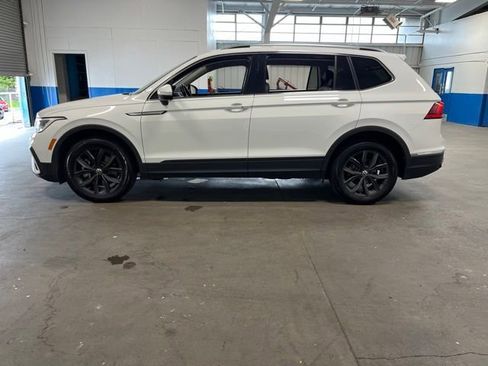 Used 2024 Volkswagen Tiguan SE AWD/4WD image 6