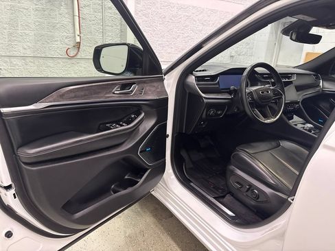 Used 2021 Jeep Grand Cherokee L Overland AWD/4WD image 13