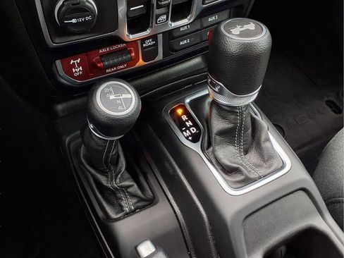 Used 2024 Jeep Wrangler Willys AWD/4WD image 11