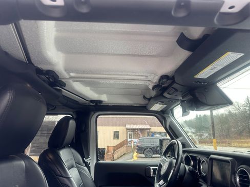 Used 2020 Jeep Gladiator Overland image 12