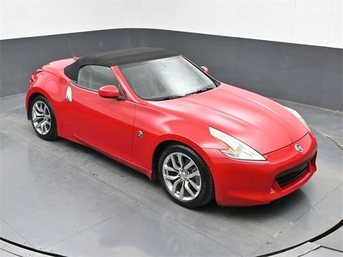 Used 2010 Nissan 370Z Touring image 13