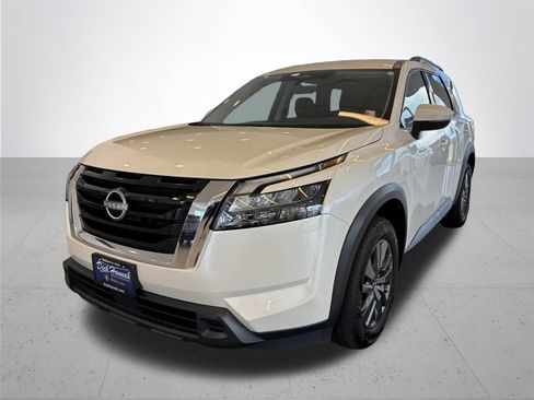 Used 2024 Nissan Pathfinder SV AWD/4WD image 2
