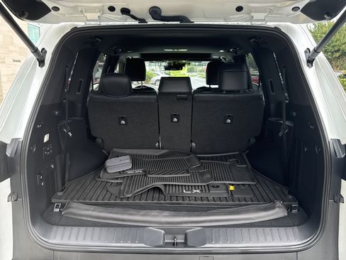 Used 2025 Lexus LX 600 4WD w/ Luxury Package image 6