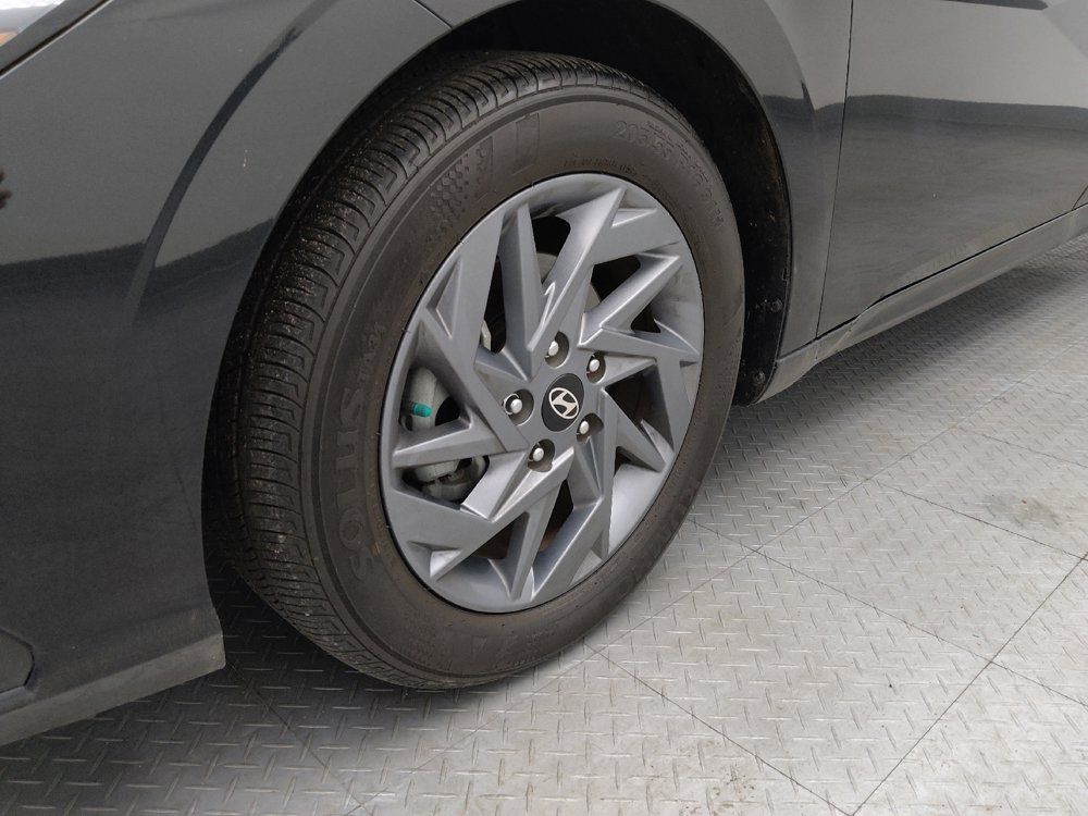 Used 2024 Hyundai Elantra SEL FWD image 31