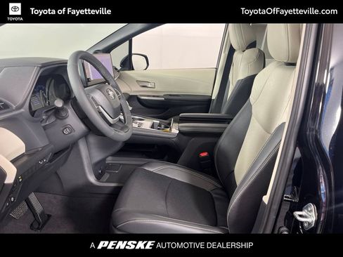 Used 2026 Toyota Sienna Limited FWD image 24