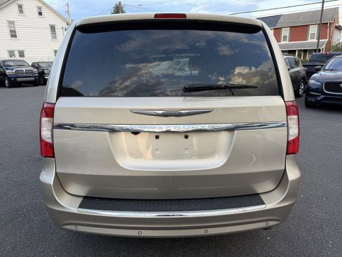 Used 2012 Chrysler Town & Country Touring-L w/ Entertainment Group #2 FWD image 27