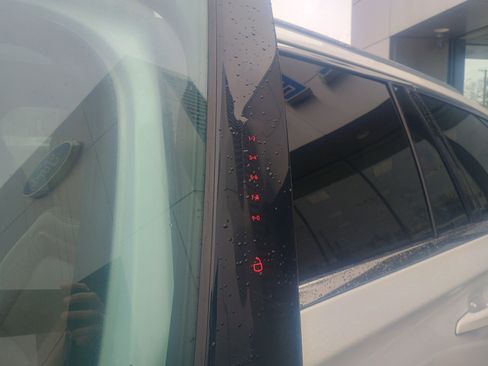 Used 2023 Lincoln Aviator Reserve image 6