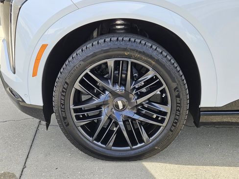 New 2025 Cadillac Lyriq Sport RWD image 36