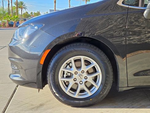 Used 2023 Chrysler Voyager LX image 11