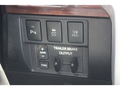 Used 2016 Toyota Tundra Limited w/ Limited Premium Package AWD/4WD image 23