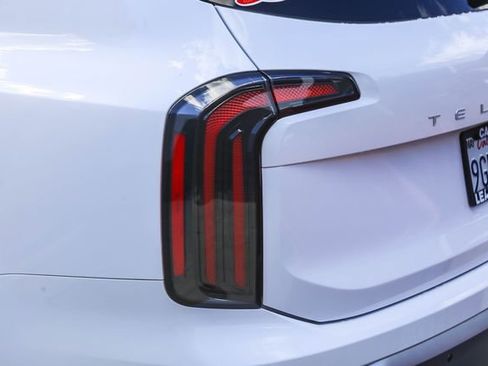 Used 2023 Kia Telluride EX w/ EX Captain's Chair Package image 9