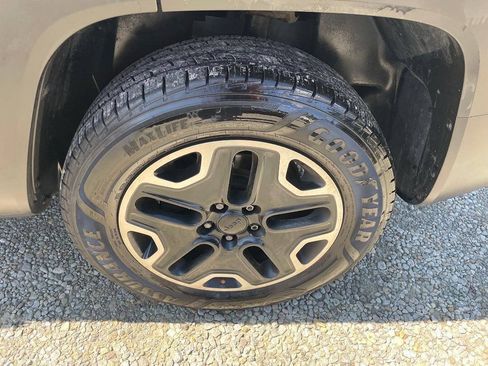 Used 2016 Jeep Renegade Trailhawk AWD/4WD image 28