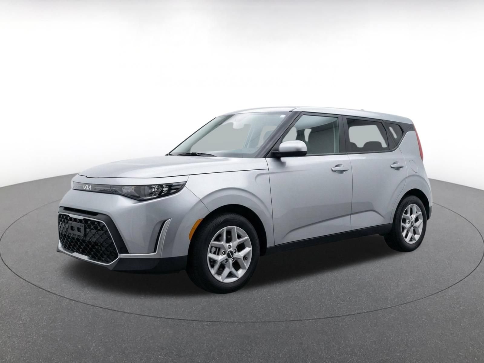 Used 2025 Kia Soul LX w/ LX Technology Package FWD image 3