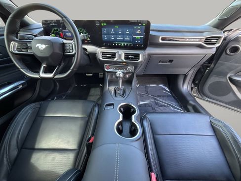 Used 2025 Ford Mustang Premium image 12