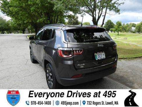 Used 2022 Jeep Compass Latitude w/ Sun and Sound Group AWD/4WD image 3