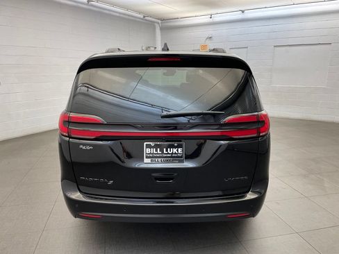 New 2027 Chrysler Pacifica Limited w/ S Appearance Package FWD image 4