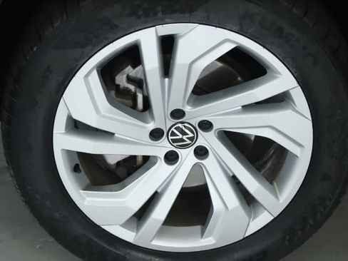 Certified 2021 Volkswagen Atlas Cross Sport SEL image 40