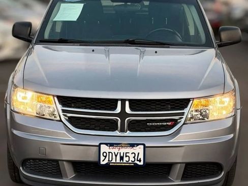 Used 2018 Dodge Journey SE w/ Popular Equipment Group FWD image 3