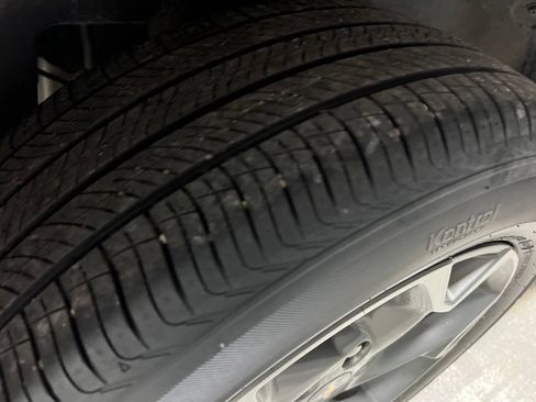 Used 2025 Chevrolet Trax LT FWD image 39